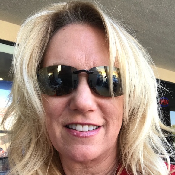 Meet your Posher, Valarie - Picture 1 of 1